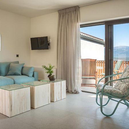 Harmony Suites Χελμάτα Δωμάτιο φωτογραφία