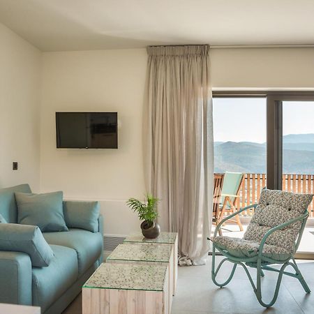 Harmony Suites Χελμάτα Δωμάτιο φωτογραφία
